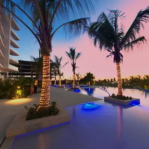 Apartment Seaside Retreat: Beachfront Comfort Near Historic Center, Cartagena